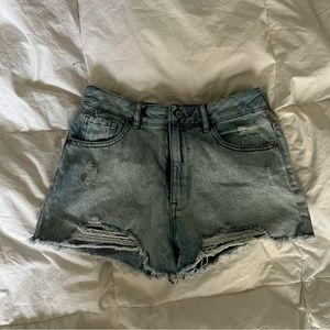 Light wash distressed high waisted cut off jean shorts
